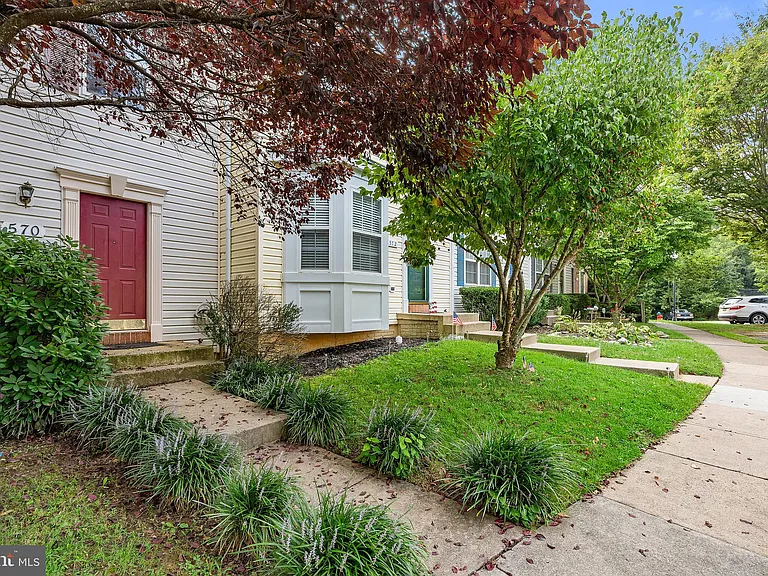 570 Highland Towne Ln — Photo 1