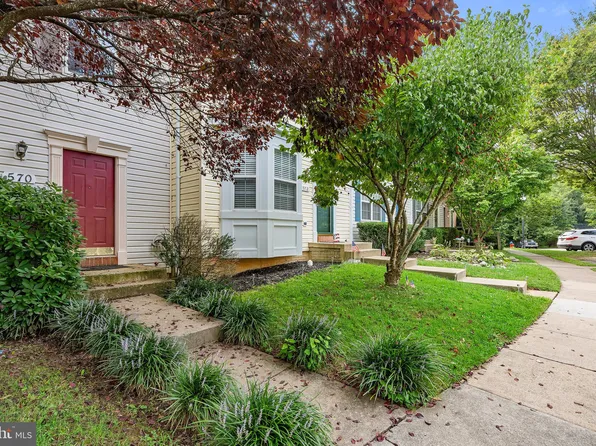 570 Highland Towne Ln, Warrenton, VA 20186