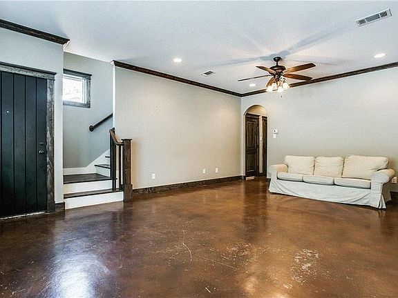 4th image of 2614 Lubbock Ave