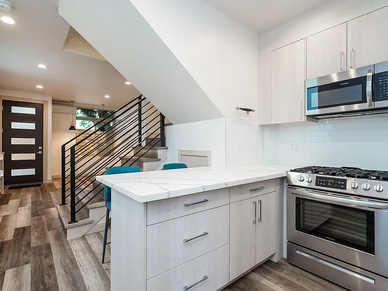 5616C California Ave SW — Photo 9