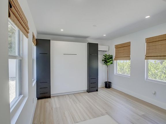 4th image of 3671 NE 11th Ave #B
