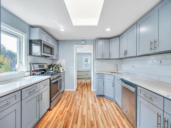 4th image of 10 Harrison Ave