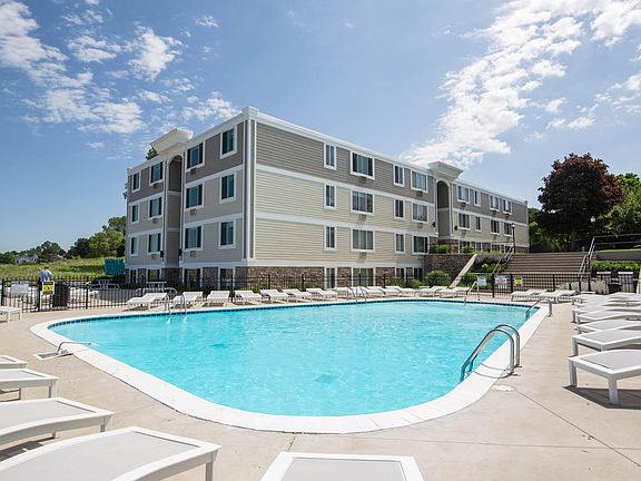 3rd image of 223 N Shore Dr N APT 209