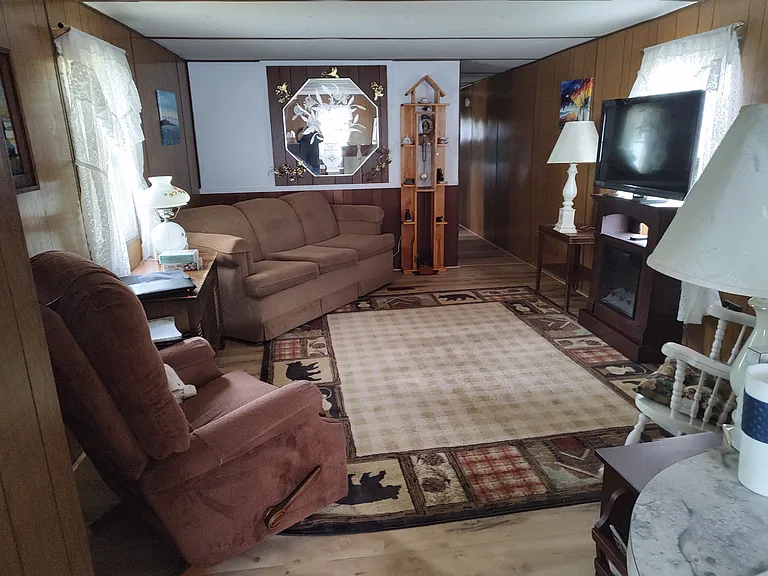 136 Sunset Cir — Photo 3