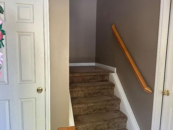 2nd image of 28 Bourne Cir #C1206
