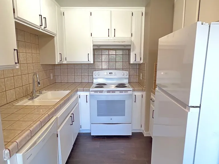6811 Klamath Way — Photo 17