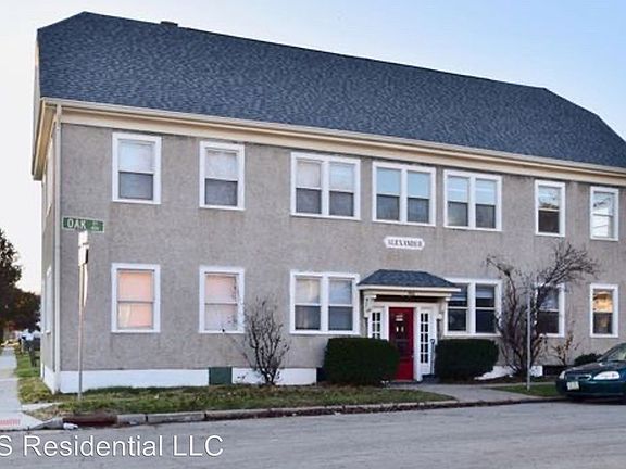 3rd image of 406 Oak St APT 4