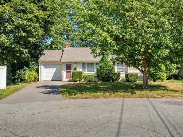 11 Salem Dr, North Providence, RI 02904