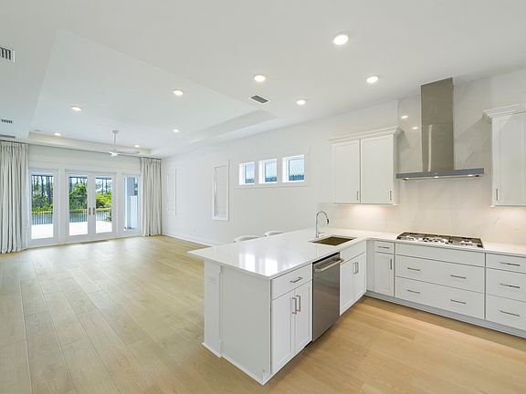 5th image of 1615 Pathways Dr