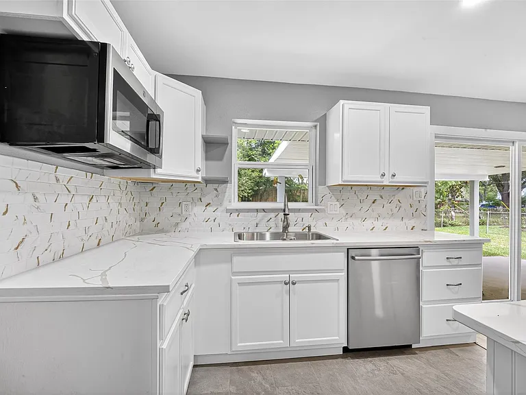 11226 Huggins Dr — Photo 14