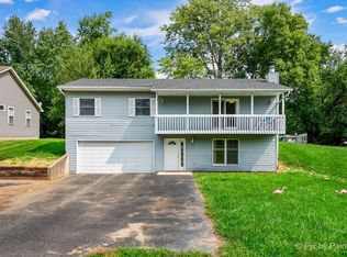 1233 Lakewood Dr, Somonauk, IL 60552