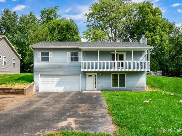 1233 Lakewood Dr, Somonauk, IL 60552