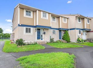 1752 Stonehenge Cres, Ottawa, ON K1B 4Z9
