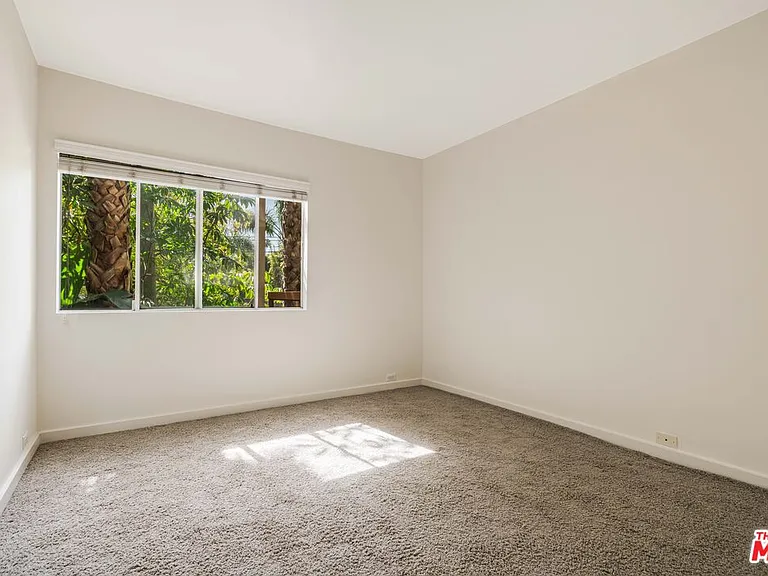 330 S Barrington Ave #210 — Photo 10