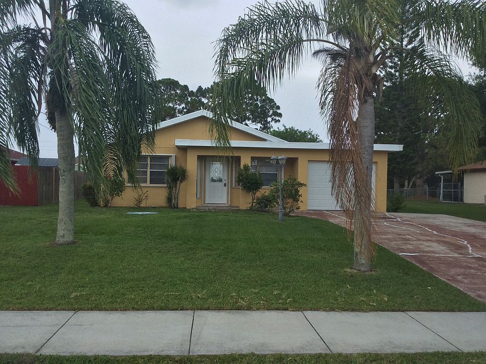 1st image of 230 SE Thornhill Dr