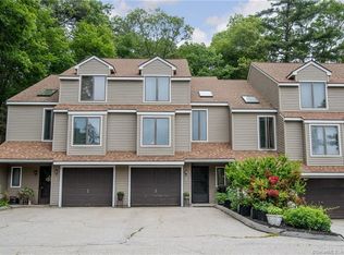 2 Westside Dr APT 10, North Grosvenordale, CT 06255