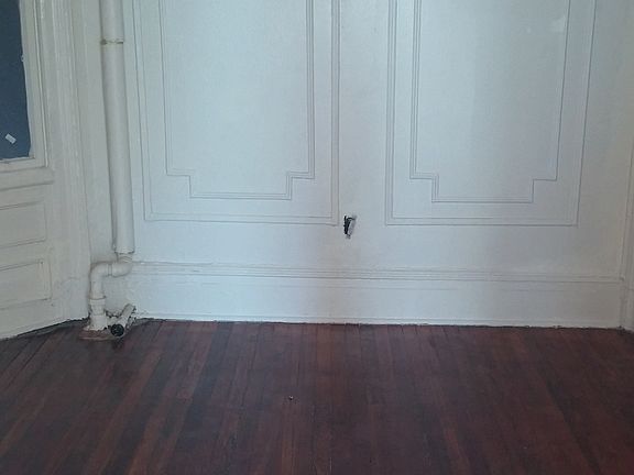 5th image of 1115 Forest Ave APT 1