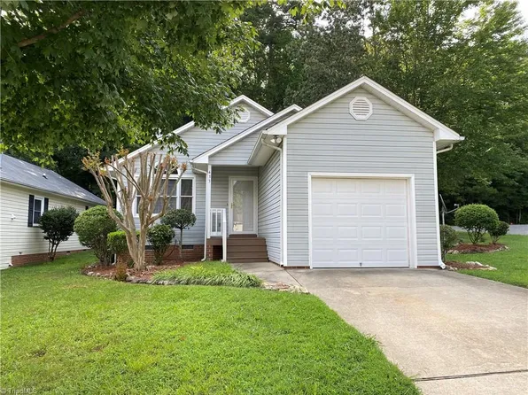 433 Amberly Dr, Jamestown, NC 27282