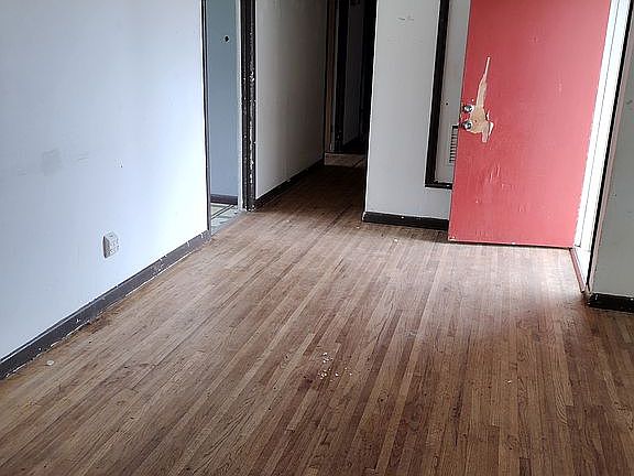 4th image of 1020 E 16th St