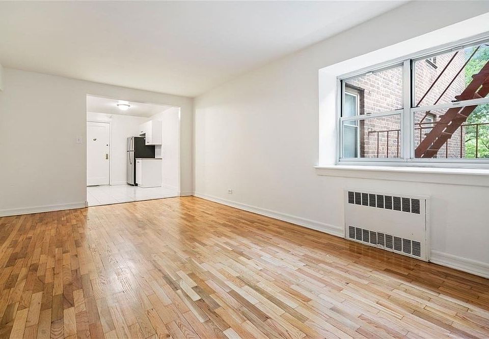 2nd image of 8246 135th St APT 6V