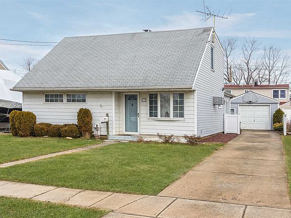 3rd image of 834 Mirabelle Ave