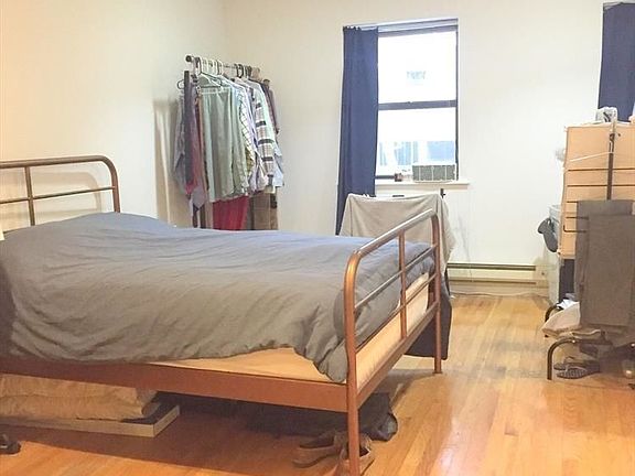 3rd image of 129 E 47th St APT 4B