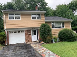 52 Sergent Ct, Bergenfield, NJ 07621