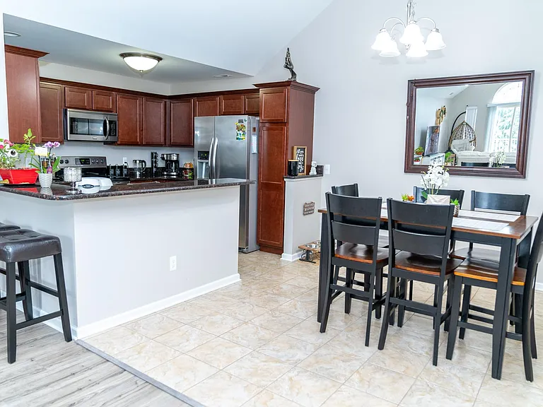 8413 Heywood Cir — Photo 11
