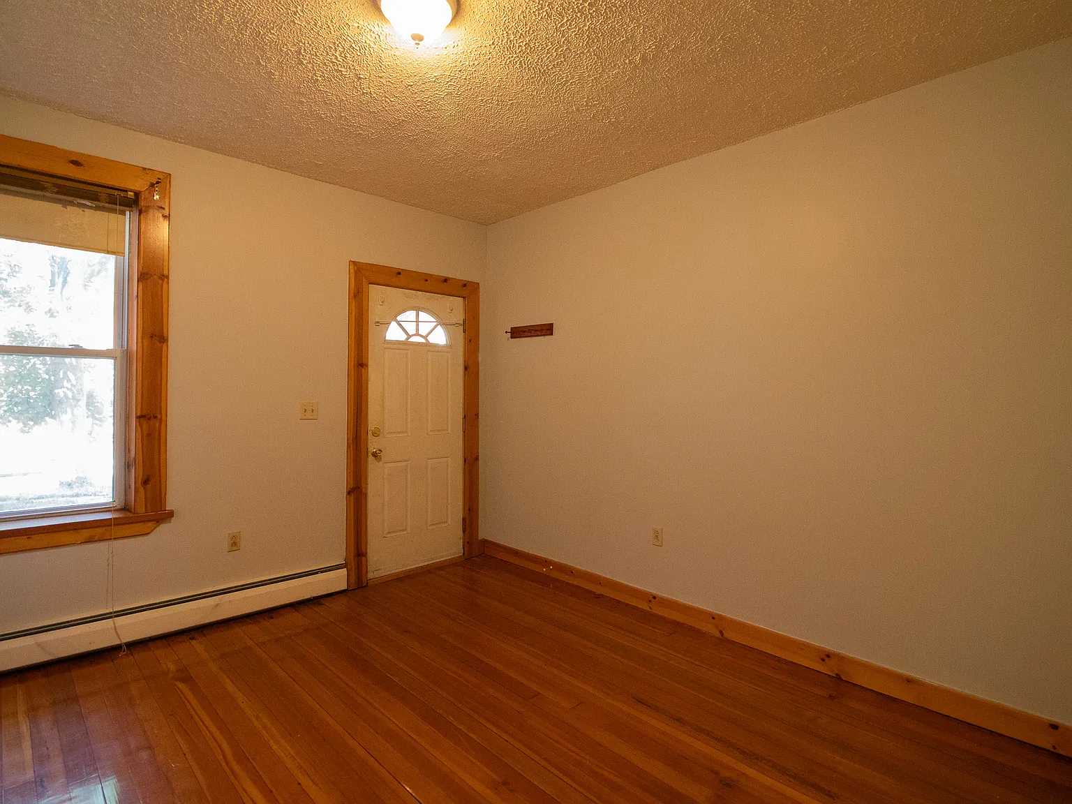 1 bed, 700 sqft, $1,195 — Photo 2
