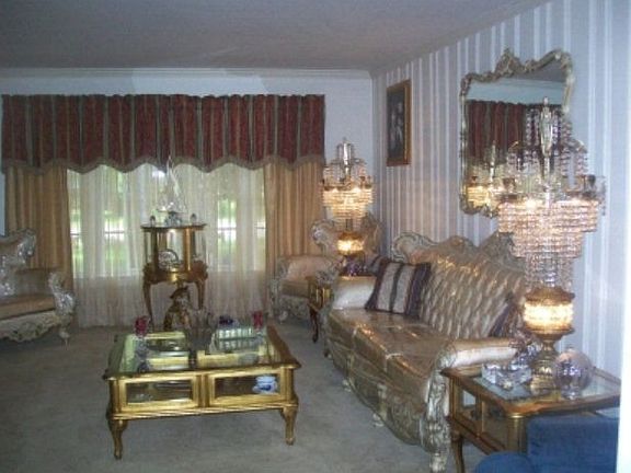 4th image of 828 Burton St