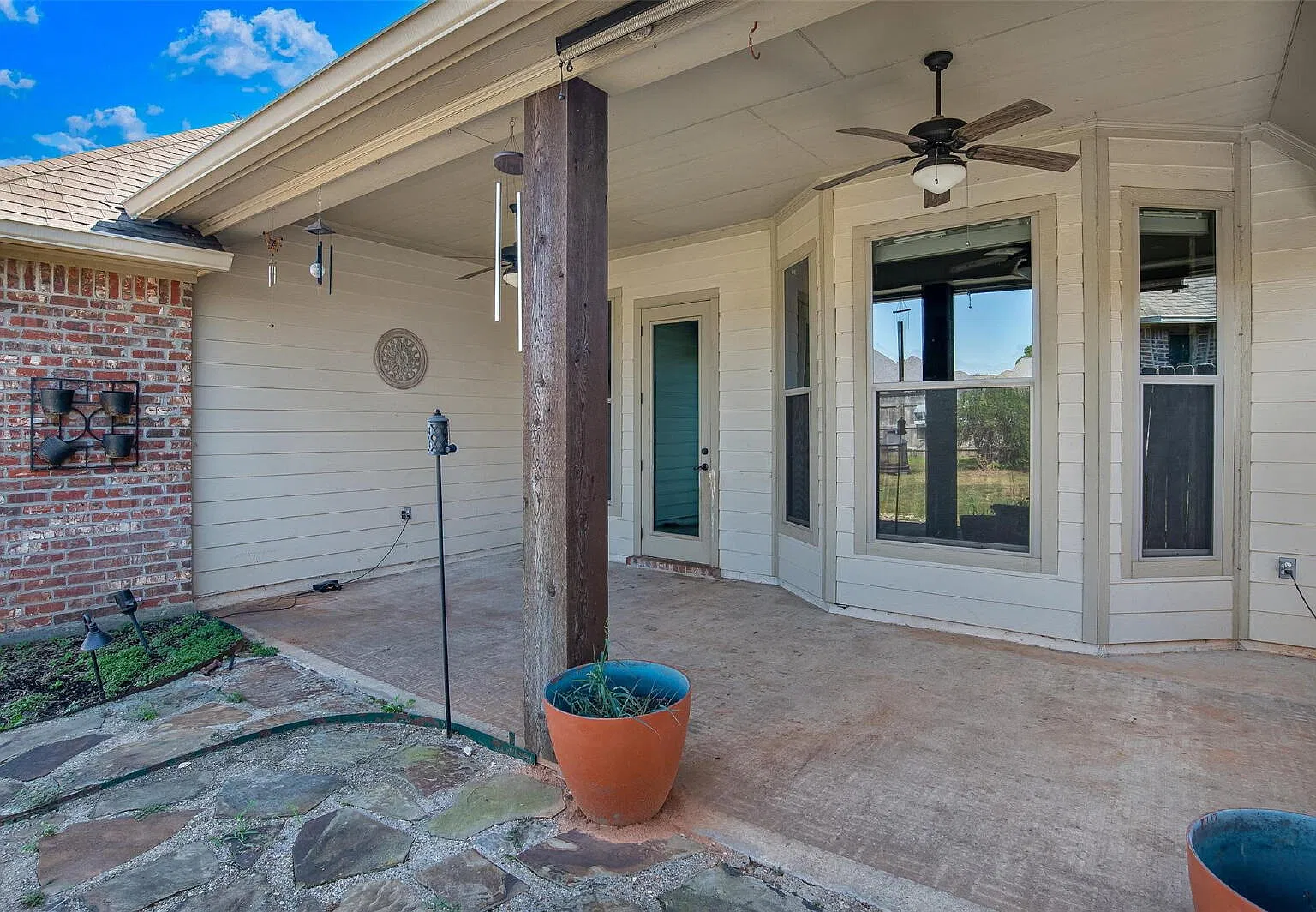 3 bed, 2.0 bath, 1882 sqft, $2,250 — Photo 4