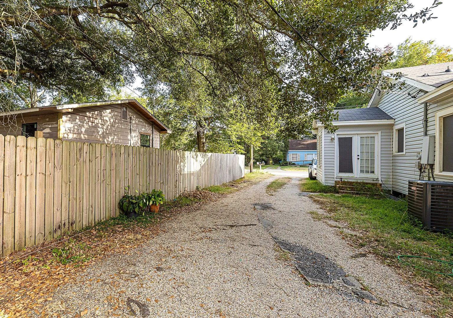 905 Sarrazin Avenue — Photo 4