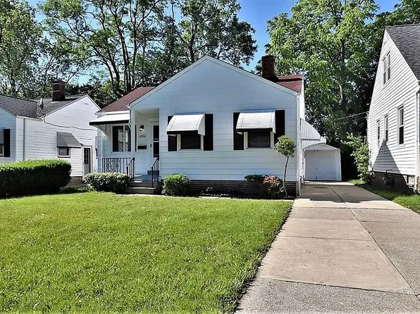 12332 Park Knoll Dr, Garfield Heights, OH 44125