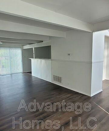 4th image of 832 N 70th St