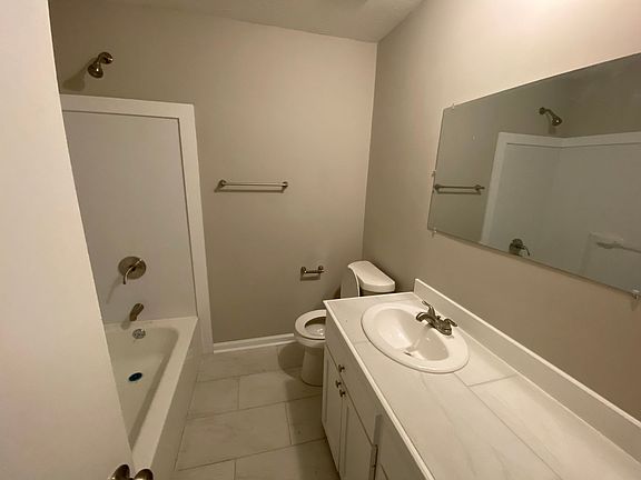 3rd image of 3575 Beaumont Dr
