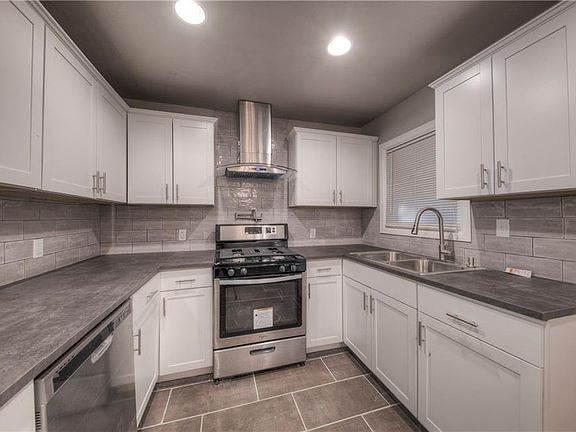 3rd image of 123 Rollingwood Dr