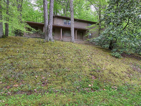 4th image of 732 Woodgreen Ln