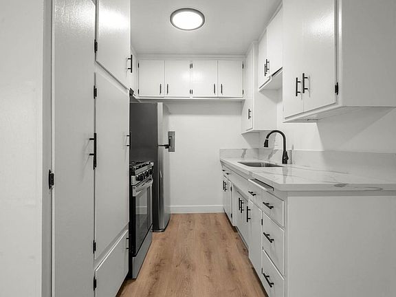5th image of 928 4th St #12