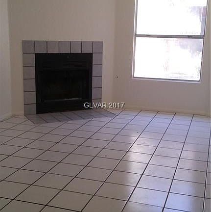 3rd image of 572 Kristin Ln
