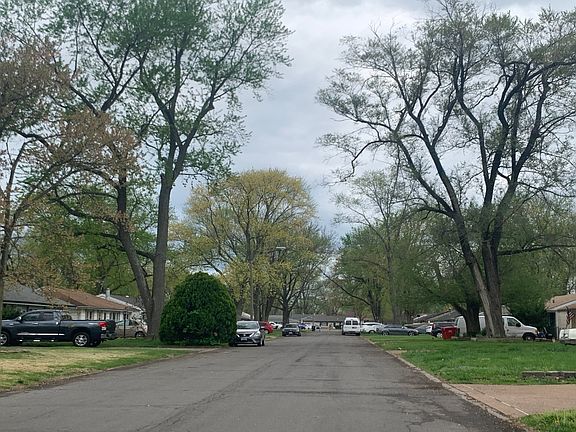 4th image of 13 Elwood Ct