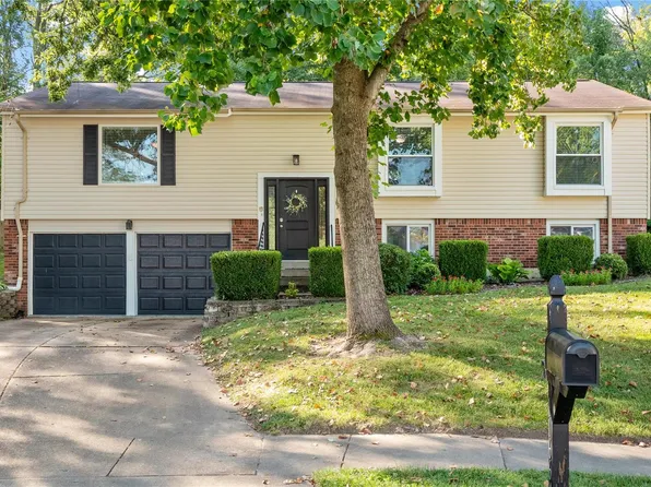 11664 Chieftain Dr, Saint Louis, MO 63146