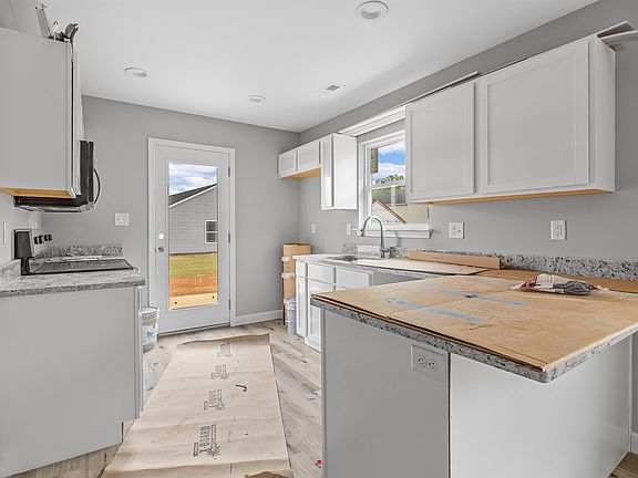 5th image of 537 Molly Parker Ln