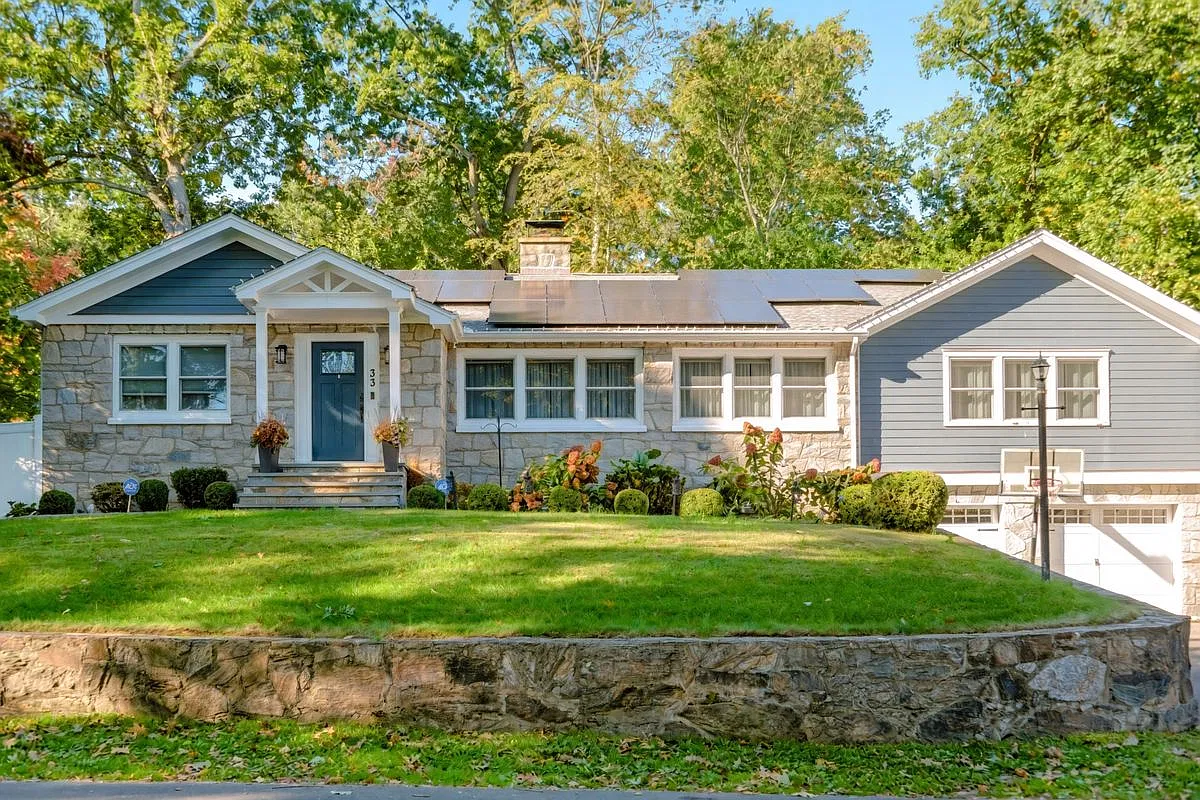 3 bed, 3.0 bath, 1838 sqft, $5,000 — Photo 1