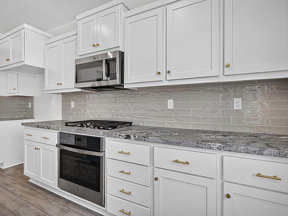 3rd image of 2776 Sand Hills Avenue