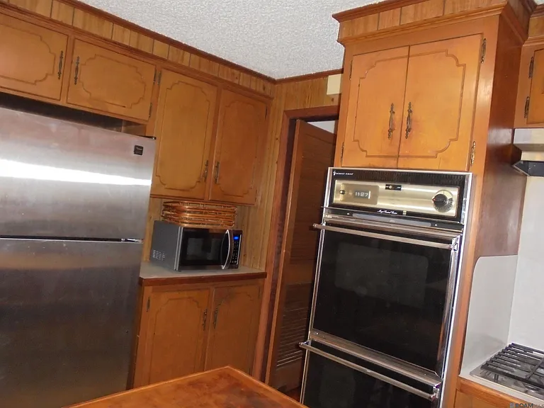 2411 Valley St — Photo 14