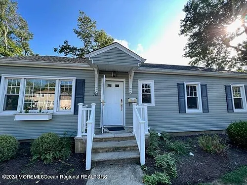 742 Myrtle Ave Photo 1