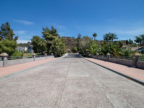 2nd image of 5205 Caminito Vista Lujo