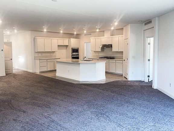 3rd image of 646 Great River Ave