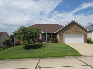 1622 Amanda Dr, Hurricane, WV 25526