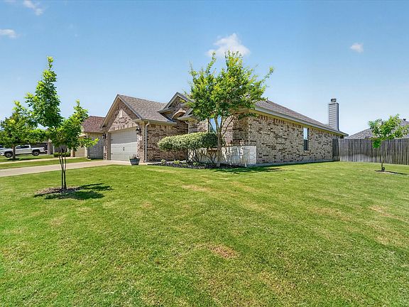 3rd image of 1641 Town Creek Cir